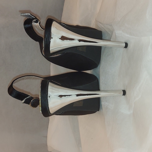 2b Bebe high heel, size 9 - Picture 2 of 4